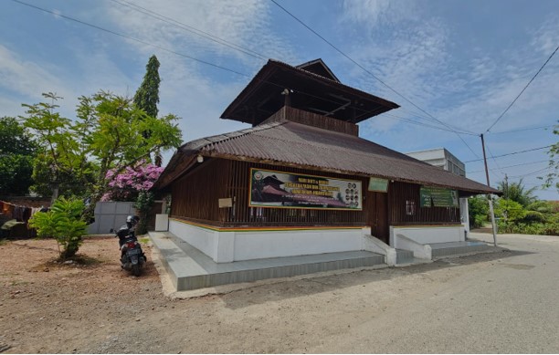 foto ini adalah sejarah masjid Tuha Ulee Kareng, Masjid dibangun oleh habib Abdurrahman bin Habib